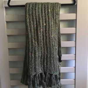 Steve Madden Scarf w/Multicolored speckles